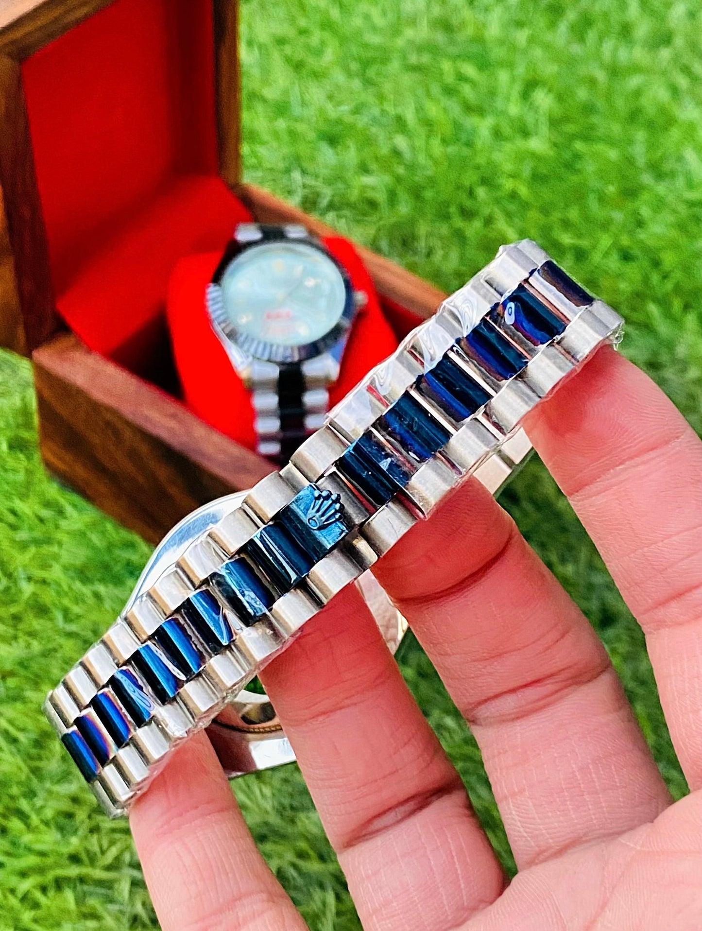Tow Tone Blue Stone Model with Date Function